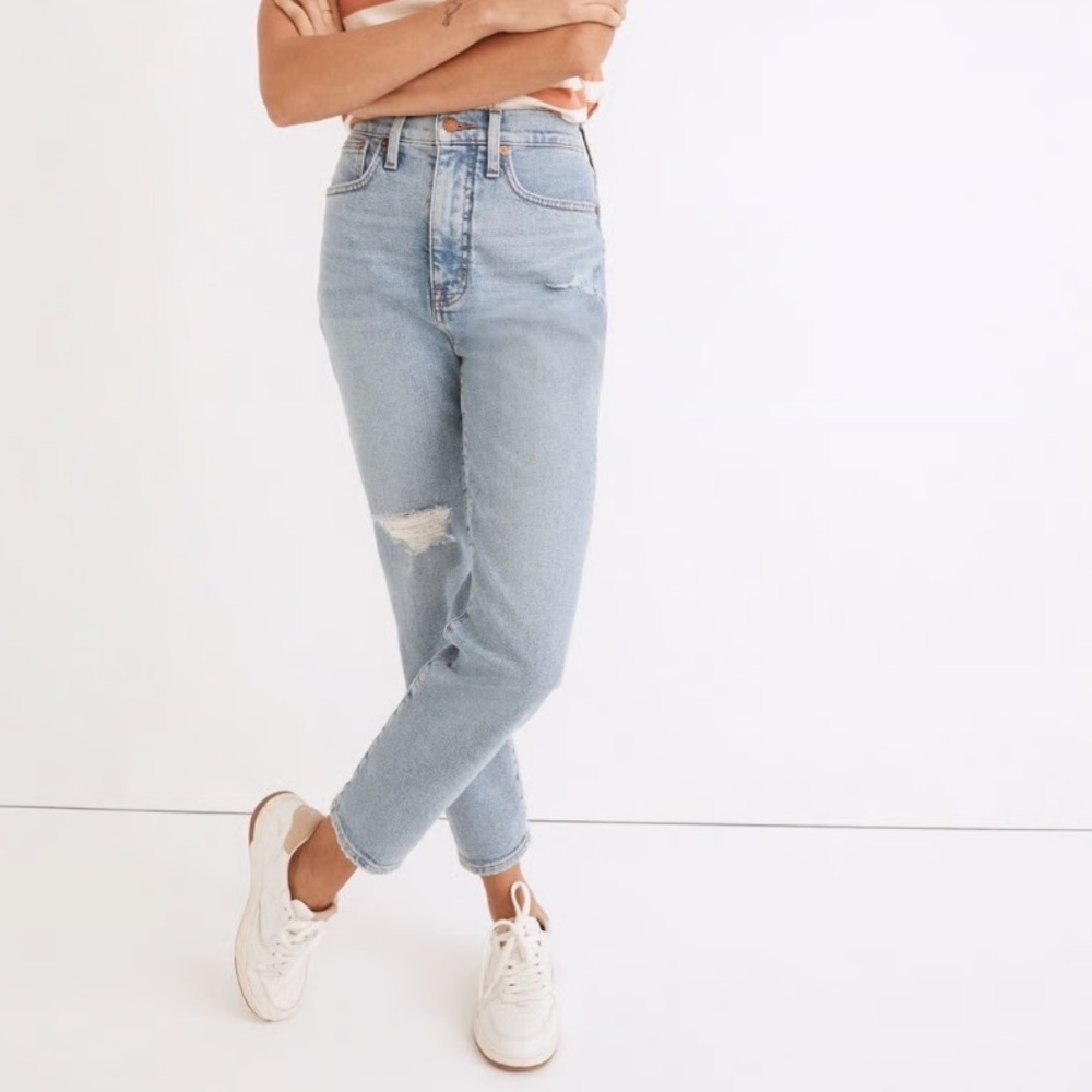 Madewell Light wash mom jeans distressed size  25P petite